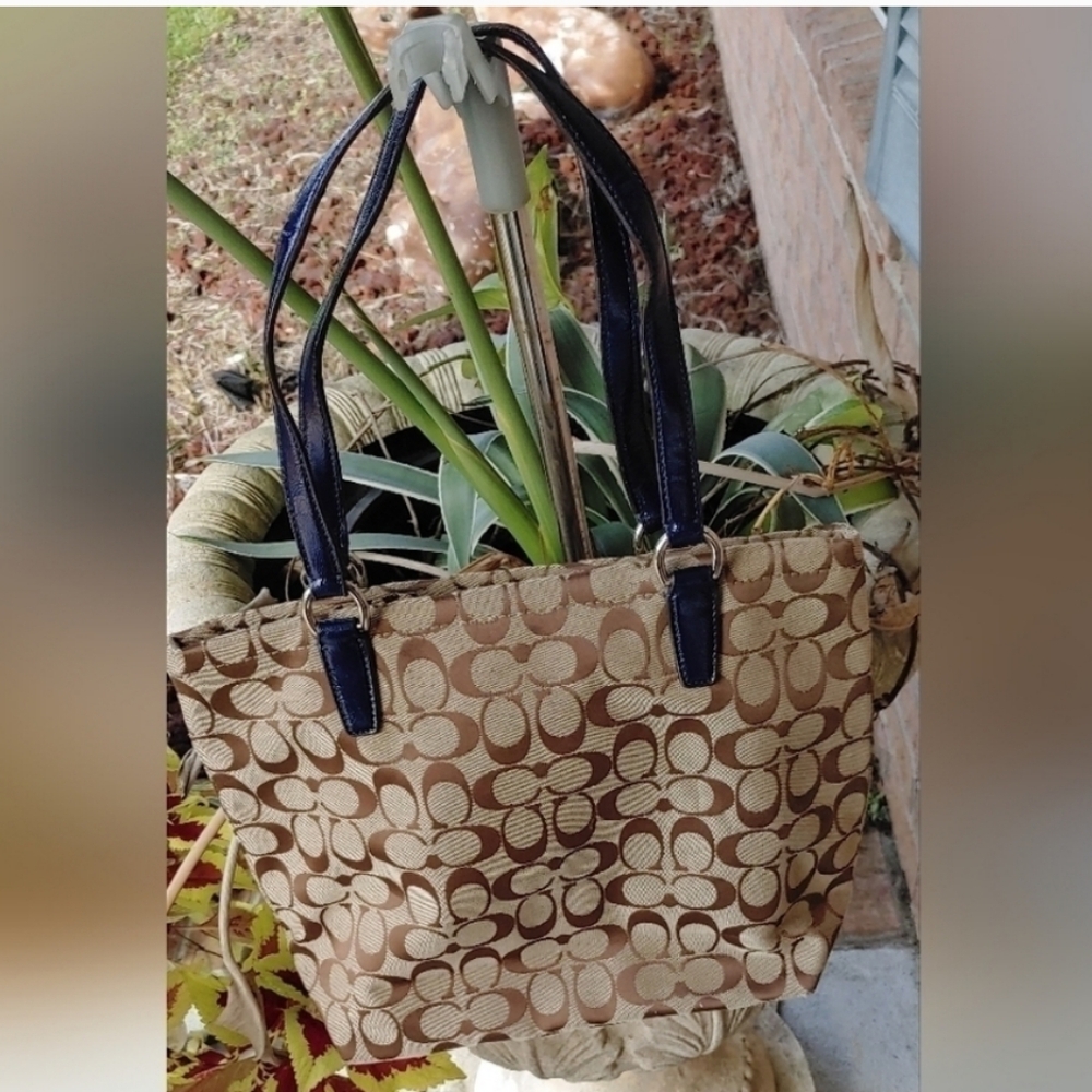 AUTHENTIC COACH TOTE BAG JACQUARD SIGNATURE C W/ BLUE PATENTED LEATHER TRIM. NEW - Picture 5 of 16